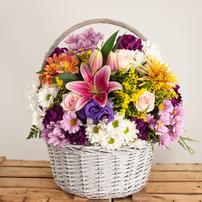 Cesta de flores de colores - DecoFlor | Floristería Online - Expertos  Floristas